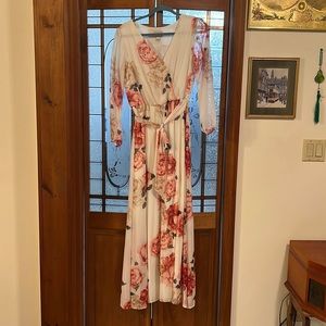 WHITE FLORAL MAXI DRESS